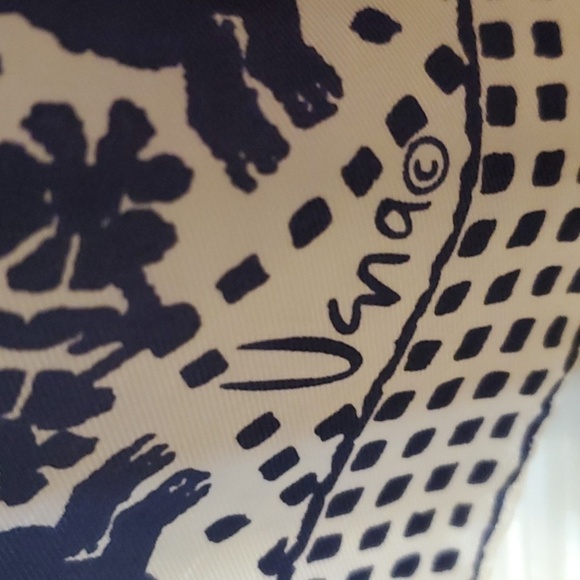 Vintage Scarves by Vera Neuman navy & white approx 21 square 100% acetate - Picture 3 of 8